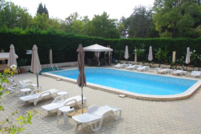 Pomorie Residence 1-bedroom apartment with pool & free parking, 300 m to the beach